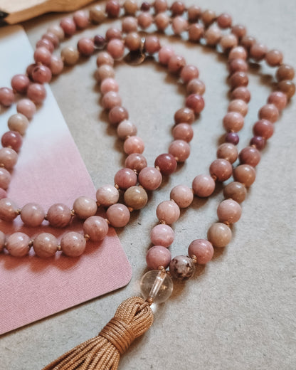 Mantra Mala 6 mm - "Jag attraherar kärlek" -