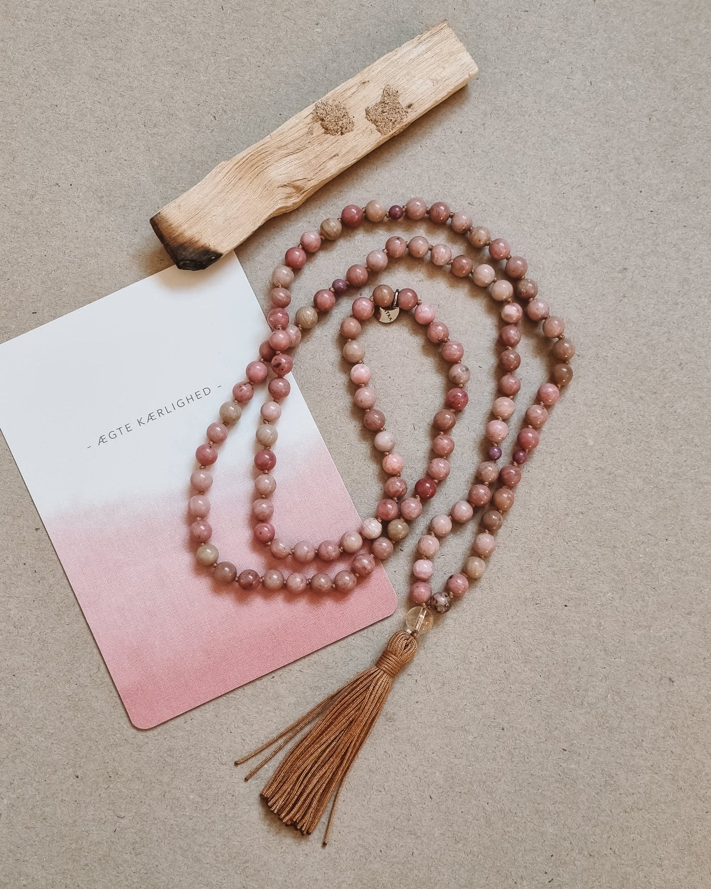 Mantra Mala 6 mm - "Jag attraherar kärlek" -