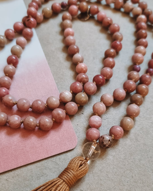 Mantra Mala 6 mm - "Jag attraherar kärlek" -