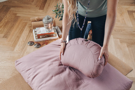 Calm Crescent Meditation Cushion - Rose - för yoga och meditation